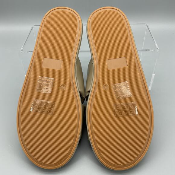 NEW Journee Collection Women’s Addilynn Puff Flat Sandals Green Size 9 - Picture 8 of 10